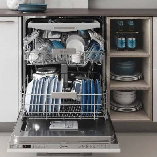 Вбудована посудомийна машина Indesit DIO 3T131AFE