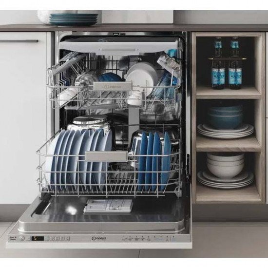 Встраиваемая посудомоечная машина Indesit DIO 3T131AFE