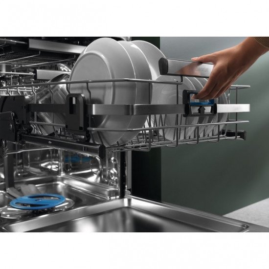 Встраиваемая посудомоечная машина Electrolux EEC 87300 L