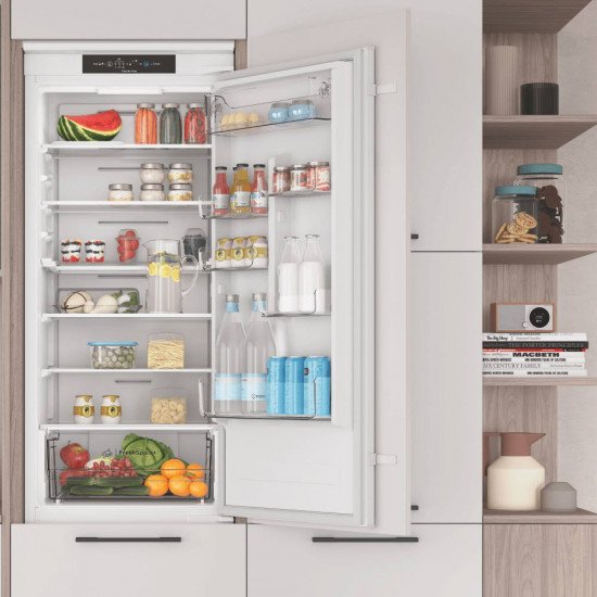 Холодильник вбудований Indesit INC20T321EU